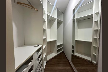Apartamento para alugar com 144m², 3 quartos e 2 vagas Apartamento para alugar com 144m², 3 quartos e 2 vagasCloset da suíte 1