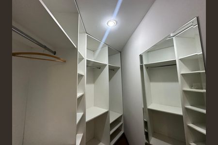 Apartamento para alugar com 144m², 3 quartos e 2 vagas Apartamento para alugar com 144m², 3 quartos e 2 vagasCloset da suíte 1