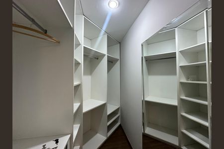 Apartamento para alugar com 144m², 3 quartos e 2 vagas Apartamento para alugar com 144m², 3 quartos e 2 vagasCloset da suíte 1