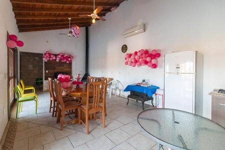 Casa à venda com 408m², 3 quartos e 4 vagasSalão de festas