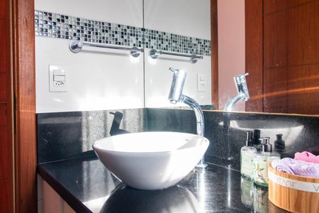 Casa à venda com 408m², 3 quartos e 4 vagasBanheiro do Quarto 3