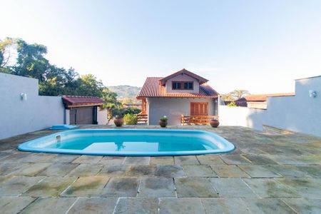 Casa à venda com 408m², 3 quartos e 4 vagasQuintal