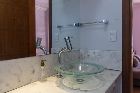 Casa à venda com 408m², 3 quartos e 4 vagasBanheiro do Quarto 2
