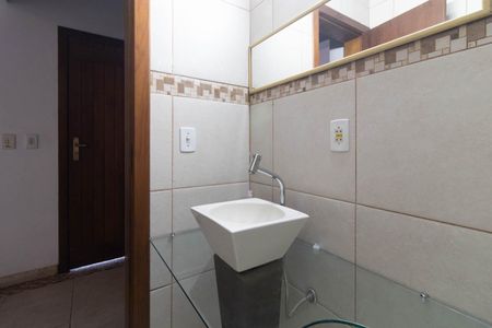 Casa à venda com 408m², 3 quartos e 4 vagasBanheiro do Salão de festas
