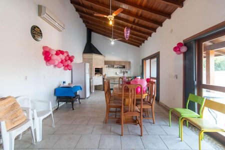 Casa à venda com 408m², 3 quartos e 4 vagasSalão de festas