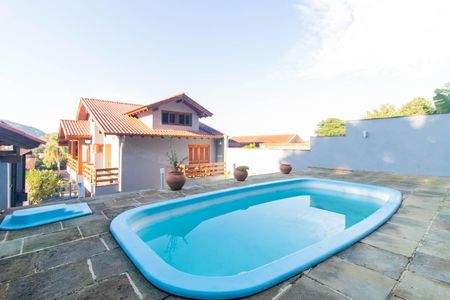 Casa à venda com 408m², 3 quartos e 4 vagasQuintal