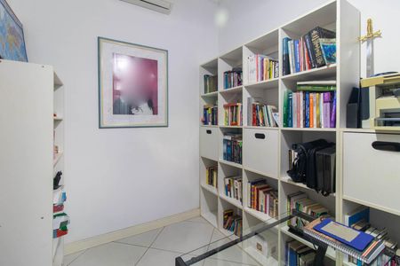 Casa à venda com 408m², 3 quartos e 4 vagasEscritório