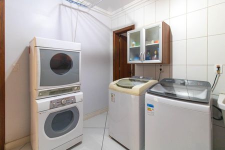 Casa à venda com 408m², 3 quartos e 4 vagasCozinha e Área de Serviço