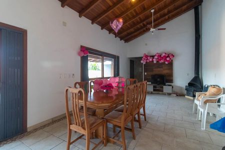 Casa à venda com 408m², 3 quartos e 4 vagasSalão de festas