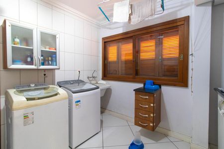 Casa à venda com 408m², 3 quartos e 4 vagasCozinha e Área de ServiçoCozinha e Área de Serviço
