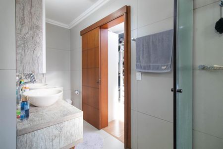 Casa à venda com 408m², 3 quartos e 4 vagasBanheiro do Quarto 1