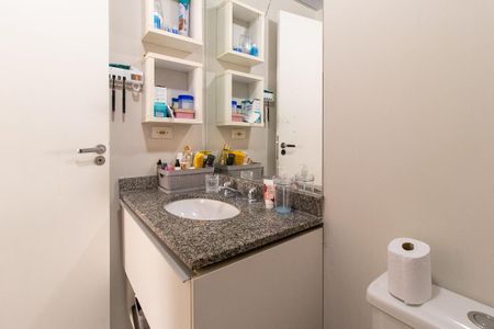 Banheiro da Suíte de apartamento à venda com 2 quartos, 74m² em Uberaba, Curitiba