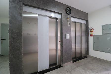 Apartamento para alugar com 55m², 2 quartos e 1 vagaElevadores