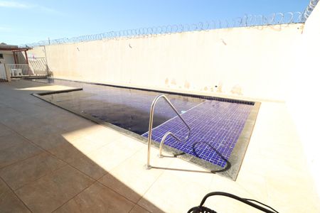 Área comum - Piscina de apartamento para alugar com 2 quartos, 55m² em Residencial Lago Azul, Uberlândia
