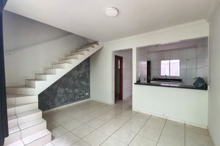 Sala de casa de condomínio para alugar com 2 quartos, 68m² em Sítio do Campo, Praia Grande