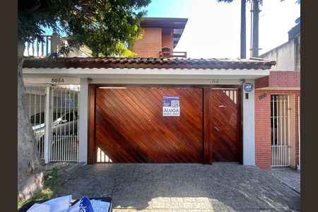 Casa para alugar com 205m², 3 quartos e 5 vagas Casa para alugar com 205m², 3 quartos e 5 vagasFachada