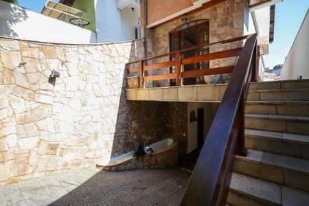 Casa para alugar com 205m², 3 quartos e 5 vagas Casa para alugar com 205m², 3 quartos e 5 vagasGaragem