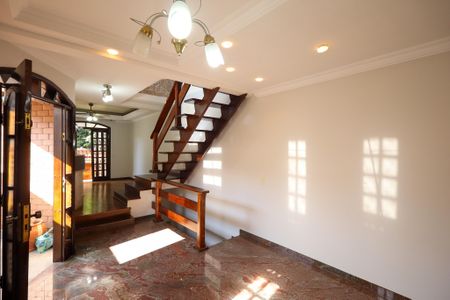 Casa para alugar com 205m², 3 quartos e 5 vagas Casa para alugar com 205m², 3 quartos e 5 vagasSala de jantar