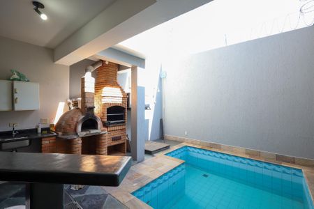 Casa para alugar com 205m², 3 quartos e 5 vagas Casa para alugar com 205m², 3 quartos e 5 vagasChurrasqueira - piscina