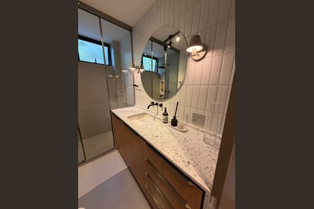 Apartamento à venda com 114m², 2 quartos e 1 vaga Apartamento à venda com 114m², 2 quartos e 1 vagaBanheiro