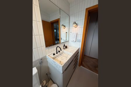 Apartamento à venda com 114m², 2 quartos e 1 vaga Apartamento à venda com 114m², 2 quartos e 1 vagaBanheiro