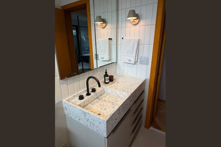 Apartamento à venda com 114m², 2 quartos e 1 vaga Apartamento à venda com 114m², 2 quartos e 1 vagaBanheiro