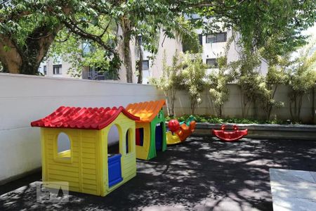 Apartamento à venda com 137m², 2 quartos e 3 vagas Apartamento à venda com 137m², 2 quartos e 3 vagasÁrea comum - Playground