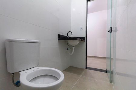 Banheiro de apartamento à venda com 2 quartos, 37m² em Vila Carrão, São Paulo