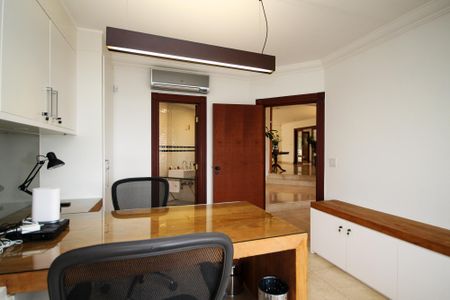 Casa de condomínio para alugar com 752m², 5 quartos e 7 vagas Casa de condomínio para alugar com 752m², 5 quartos e 7 vagasEscritório