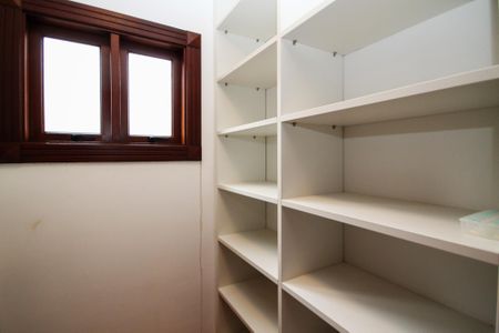 Casa de condomínio para alugar com 752m², 5 quartos e 7 vagas Casa de condomínio para alugar com 752m², 5 quartos e 7 vagasCloset da Suíte 4