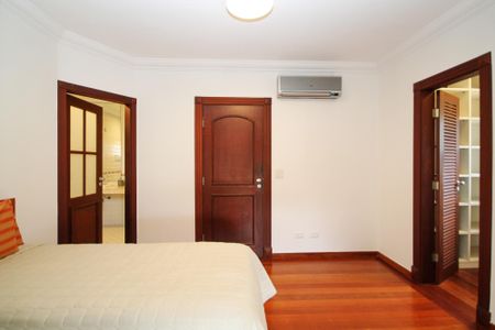 Casa de condomínio para alugar com 752m², 5 quartos e 7 vagas Casa de condomínio para alugar com 752m², 5 quartos e 7 vagasSuíte 4
