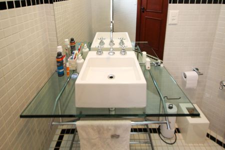 Casa de condomínio para alugar com 752m², 5 quartos e 7 vagas Casa de condomínio para alugar com 752m², 5 quartos e 7 vagasBanheiro Escritório