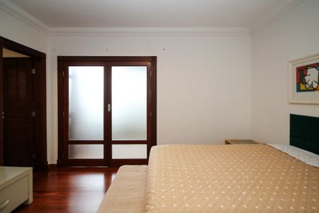 Casa de condomínio para alugar com 752m², 5 quartos e 7 vagas Casa de condomínio para alugar com 752m², 5 quartos e 7 vagasSuíte 3