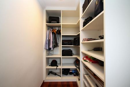 Casa de condomínio para alugar com 752m², 5 quartos e 7 vagas Casa de condomínio para alugar com 752m², 5 quartos e 7 vagasCloset da Suíte 3