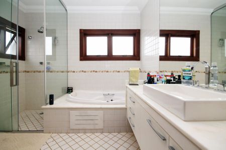 Casa de condomínio para alugar com 752m², 5 quartos e 7 vagas Casa de condomínio para alugar com 752m², 5 quartos e 7 vagasBanheiro Suíte 2