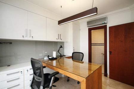 Casa de condomínio para alugar com 752m², 5 quartos e 7 vagas Casa de condomínio para alugar com 752m², 5 quartos e 7 vagasEscritório