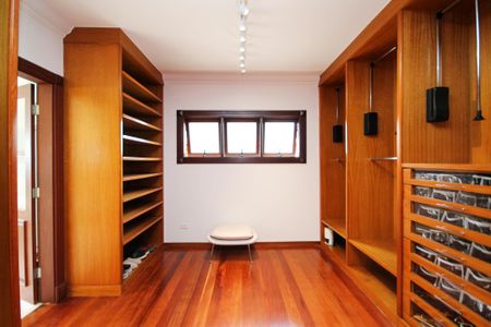 Casa de condomínio para alugar com 752m², 5 quartos e 7 vagas Casa de condomínio para alugar com 752m², 5 quartos e 7 vagasCloset Suíte 1