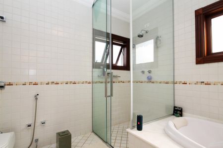 Casa de condomínio para alugar com 752m², 5 quartos e 7 vagas Casa de condomínio para alugar com 752m², 5 quartos e 7 vagasBanheiro da Suíte 2