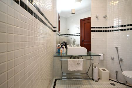 Casa de condomínio para alugar com 752m², 5 quartos e 7 vagas Casa de condomínio para alugar com 752m², 5 quartos e 7 vagasBanheiro Escritório