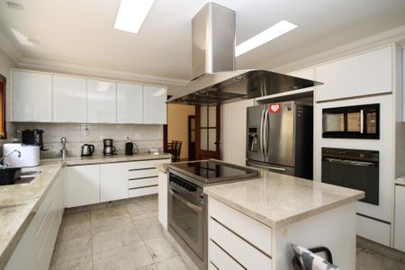 Casa de condomínio para alugar com 752m², 5 quartos e 7 vagas Casa de condomínio para alugar com 752m², 5 quartos e 7 vagasCozinha