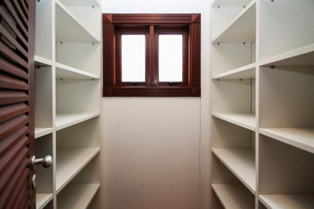 Casa de condomínio para alugar com 752m², 5 quartos e 7 vagas Casa de condomínio para alugar com 752m², 5 quartos e 7 vagasCloset da Suíte 4