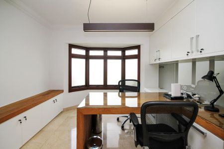 Casa de condomínio para alugar com 752m², 5 quartos e 7 vagas Casa de condomínio para alugar com 752m², 5 quartos e 7 vagasEscritório