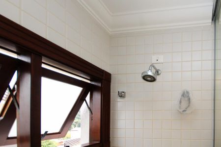 Casa de condomínio para alugar com 752m², 5 quartos e 7 vagas Casa de condomínio para alugar com 752m², 5 quartos e 7 vagasBanheiro da Suíte 2