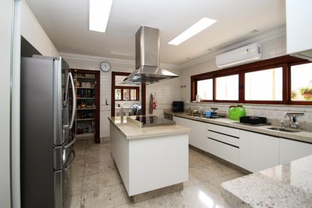 Casa de condomínio para alugar com 752m², 5 quartos e 7 vagas Casa de condomínio para alugar com 752m², 5 quartos e 7 vagasCozinha