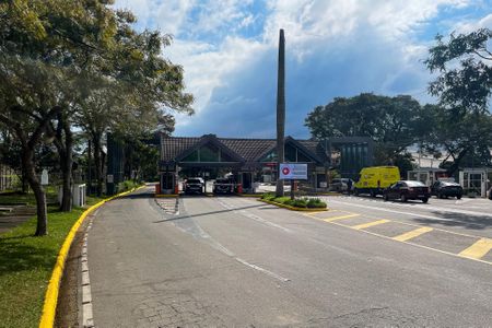Casa de condomínio para alugar com 752m², 5 quartos e 7 vagas Casa de condomínio para alugar com 752m², 5 quartos e 7 vagasFachada