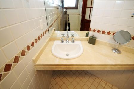 Casa de condomínio para alugar com 752m², 5 quartos e 7 vagas Casa de condomínio para alugar com 752m², 5 quartos e 7 vagasBanheiro da Suíte 4