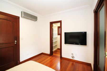 Casa de condomínio para alugar com 752m², 5 quartos e 7 vagas Casa de condomínio para alugar com 752m², 5 quartos e 7 vagasSuíte 4