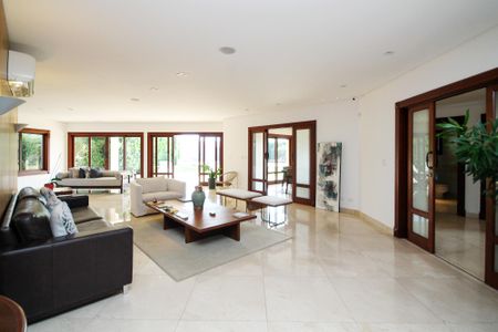 Casa de condomínio para alugar com 752m², 5 quartos e 7 vagas Casa de condomínio para alugar com 752m², 5 quartos e 7 vagasSala de Estar