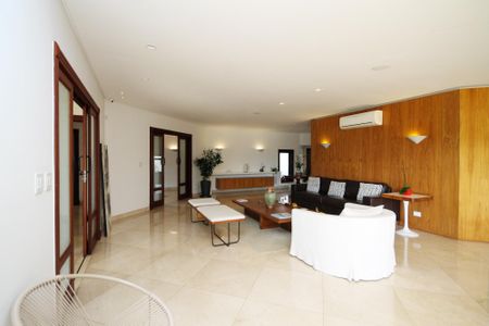 Casa de condomínio para alugar com 752m², 5 quartos e 7 vagas Casa de condomínio para alugar com 752m², 5 quartos e 7 vagasSala de Estar