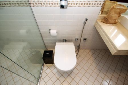 Casa de condomínio para alugar com 752m², 5 quartos e 7 vagas Casa de condomínio para alugar com 752m², 5 quartos e 7 vagasBanheiro da Suíte 3